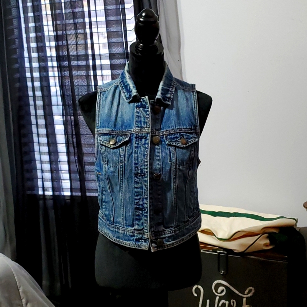 💥 5/$50 American Eagle Outfitters Denim Vest
